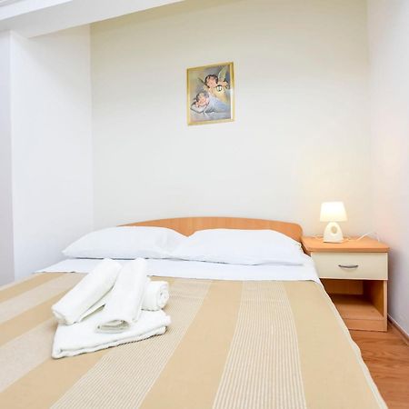 Apartments Jasna Примоштен Екстер'єр фото