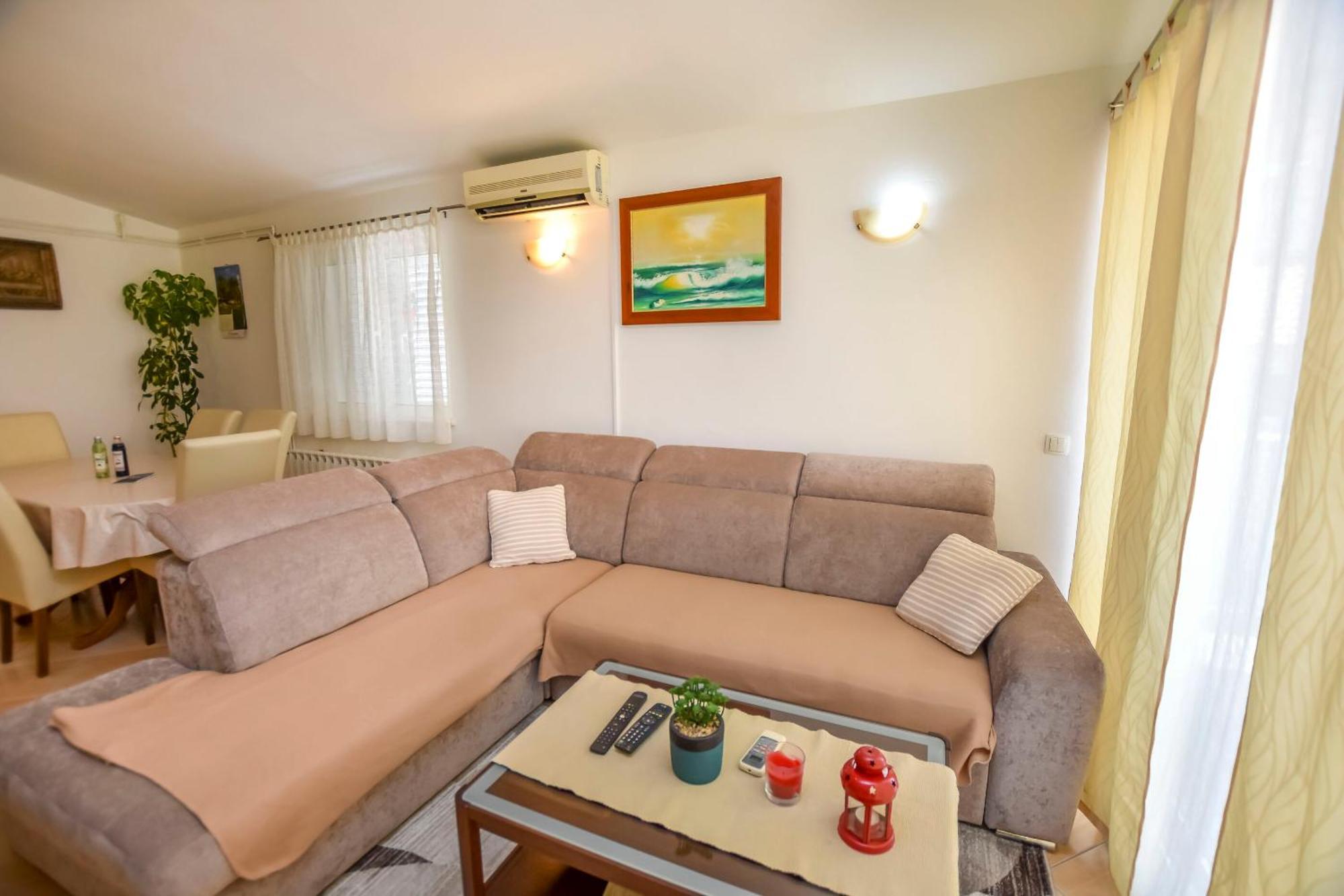Apartments Jasna Примоштен Екстер'єр фото